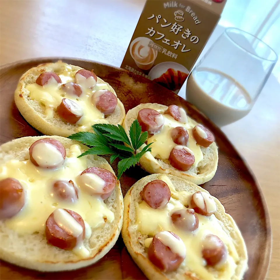 ウィンナーチーズパンとカフェオレ|奥泉いづみさん