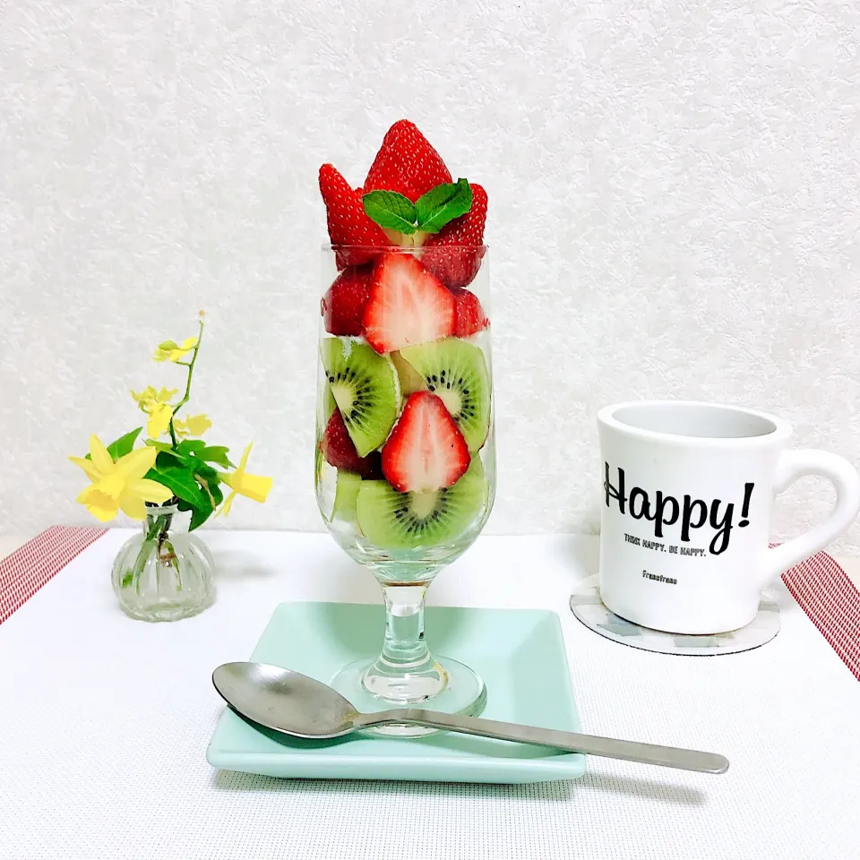 おうちカフェ「苺パフェ風🍓」|Happy suzumeさん