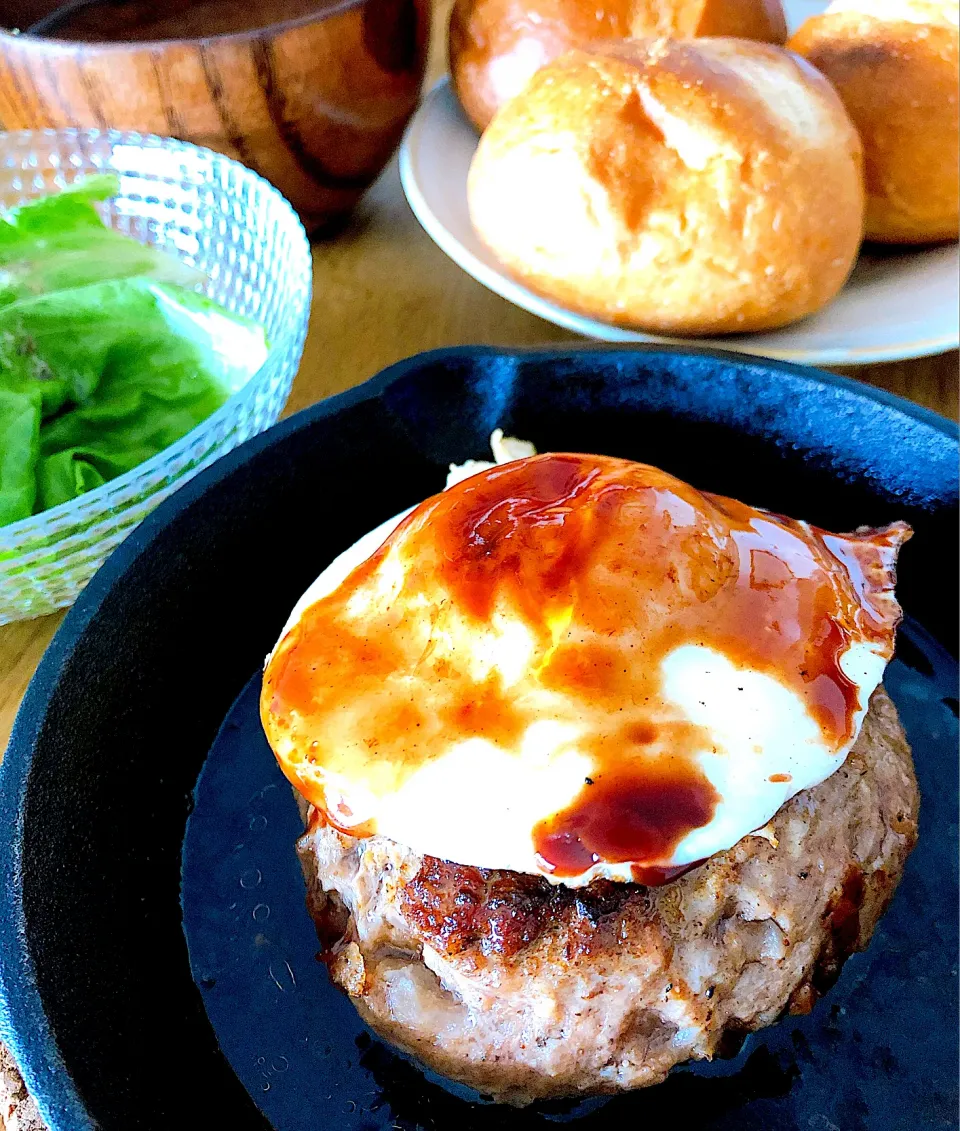 目玉焼きハンバーグ🍳😋|けんちんさん