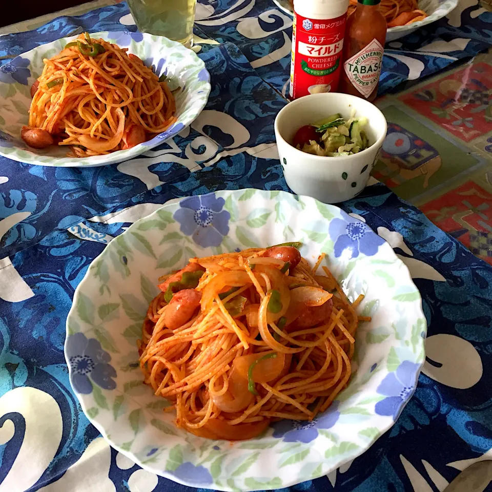 お昼は昔ながらのナポリタン🍝|Emiさん