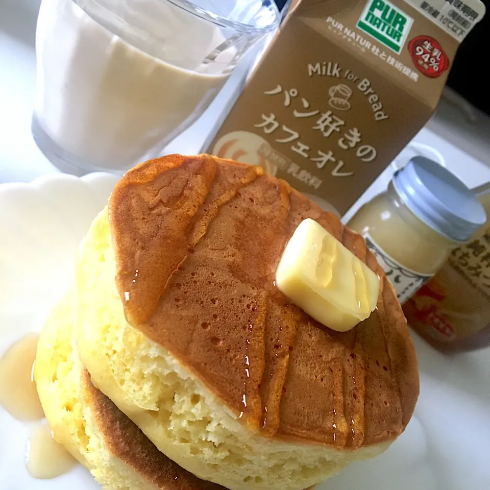 Snapdishの料理写真:ふわふわ厚焼きホットケーキ🥞|まちゃこさん