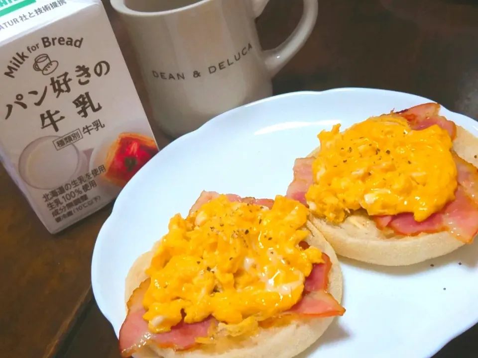 今日の朝ごはん☕🍞🌄|hiroeさん