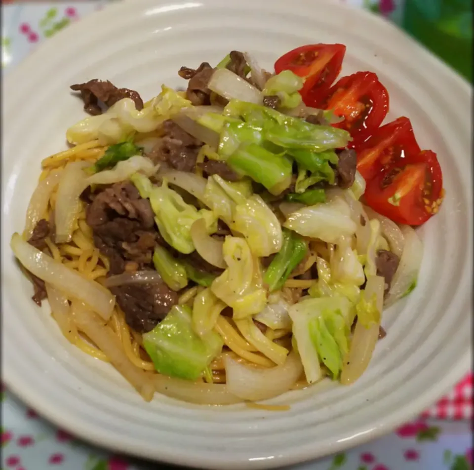 Snapdishの料理写真:キャベツと牛肉の醤油ペッパーパスタ😋🍴💕|オレンジチョコさん