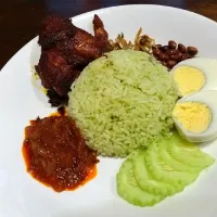 nasi lemak pandan ayam goreng berempah|ruhbikaさん