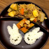 Snapdishの料理写真:ミッフィープレート肉じゃが|萌香さん