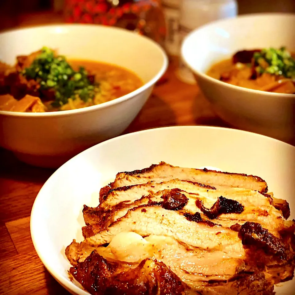 On the Menu today made Fresh Miso Spiced Ramen with Noodles, Fresh Chopped Chives & Fresh loin of BBQ Roast Pork  with Hot oil #ramen #homemadesoup #homecooking|Emanuel Hayashiさん