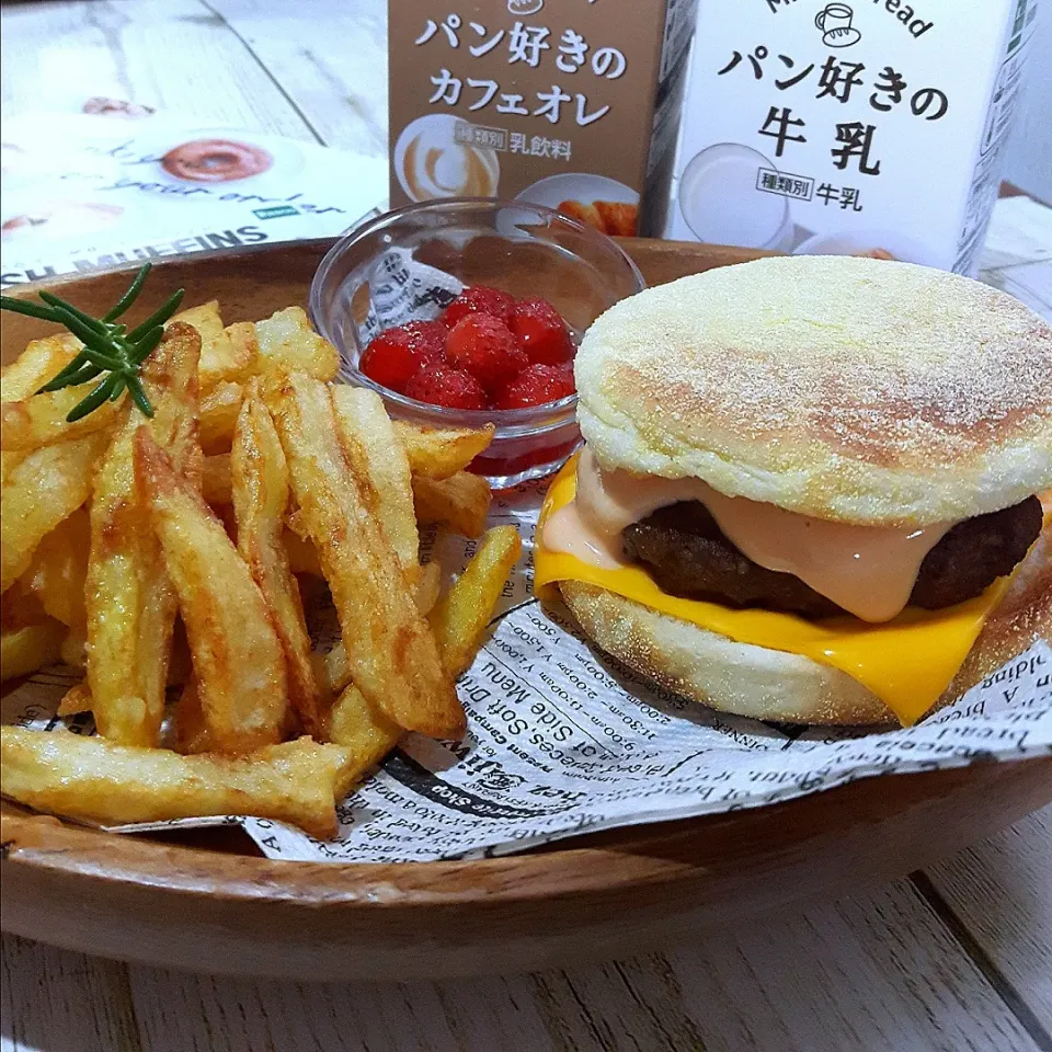 イングリッシュマフィンでソーセージマフィン作りました|ナオミさん