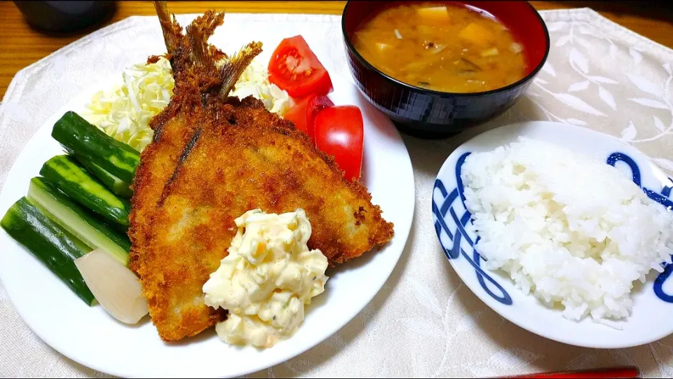 Snapdishの料理写真:お取り寄せの活あじで🐟
アジフライ|卯月さん