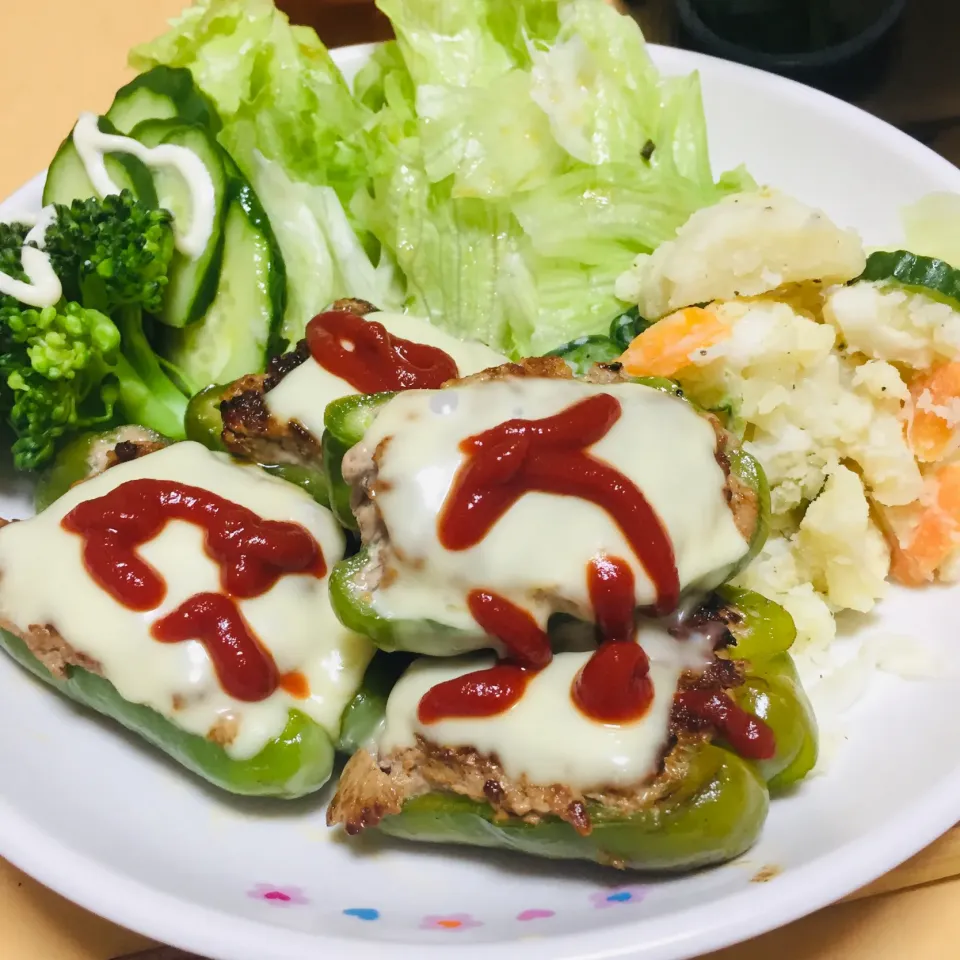 単身赴任中の男飯(肉詰めピーマン)|おおもりの星さん