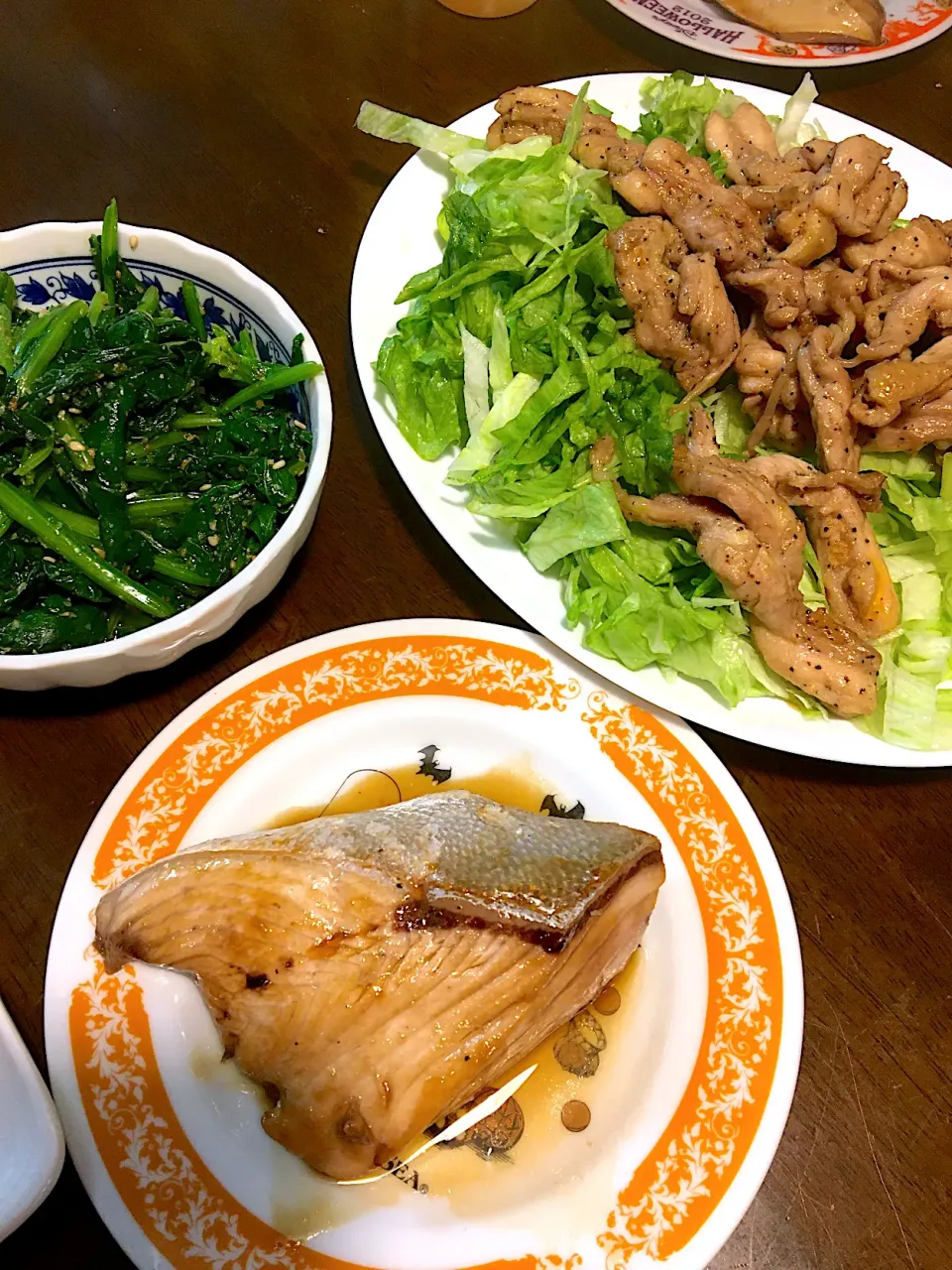 ブリ照り焼き、鶏ネックニンニク炒め、ほうれん草胡麻和え|ゆうこさん