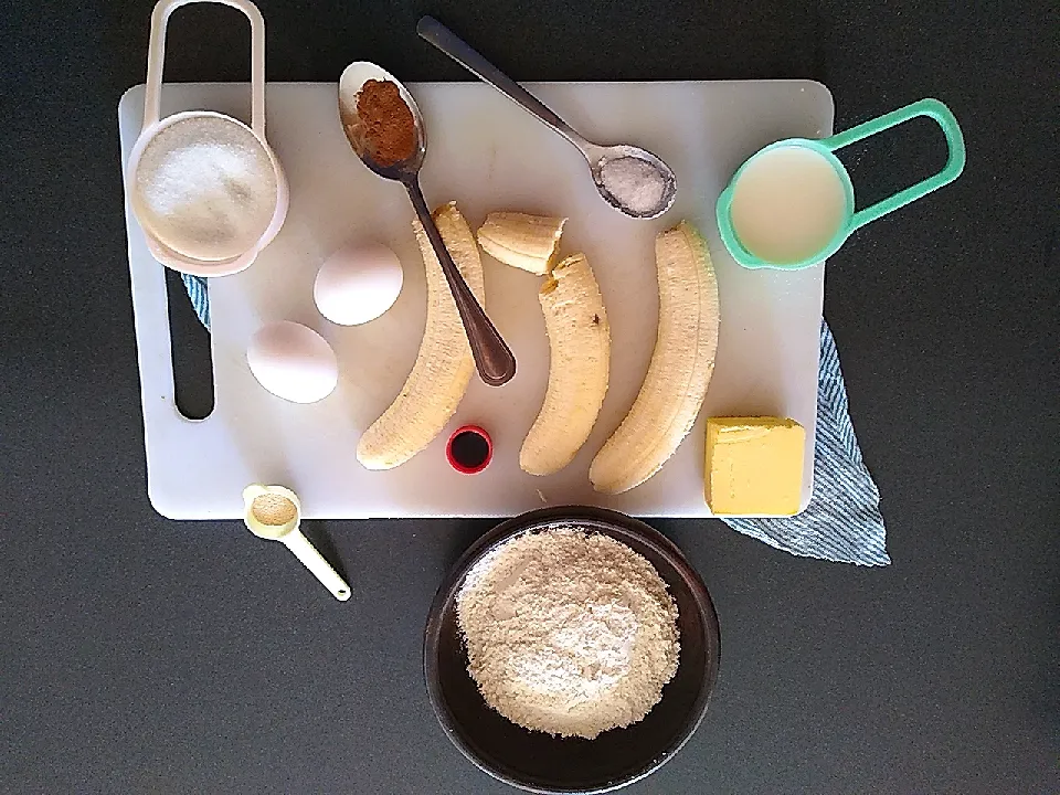 banana bread ingredients!|malaroneさん