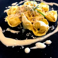 Snapdishの料理写真:Lana's dish Five Cheeses Stuffed Italian Fresh Tortellini With Butter White Cream and Parmesan|Lanaさん