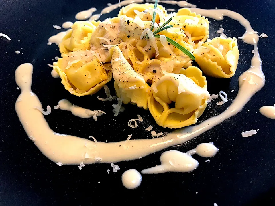 Lana's dish Five Cheeses Stuffed Italian Fresh Tortellini With Butter White Cream and Parmesan|Lanaさん