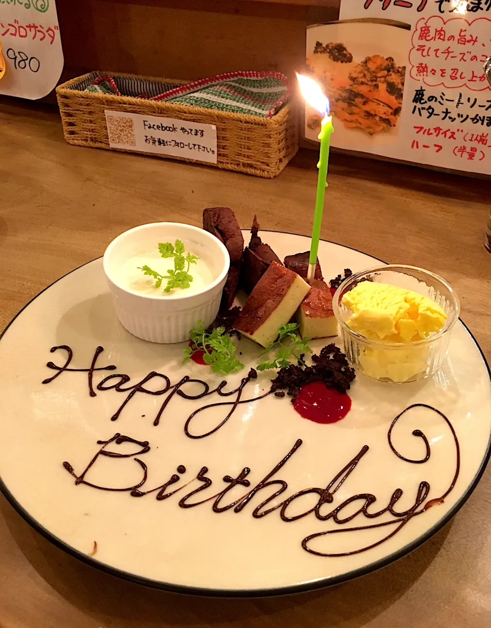 Snapdishの料理写真:誕生日スイーツ盛り合わせ|こいちさん