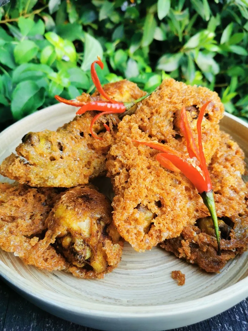 Ayam goreng kremes (Idonesian fried chicken with crunchy bits)|Njluycxさん