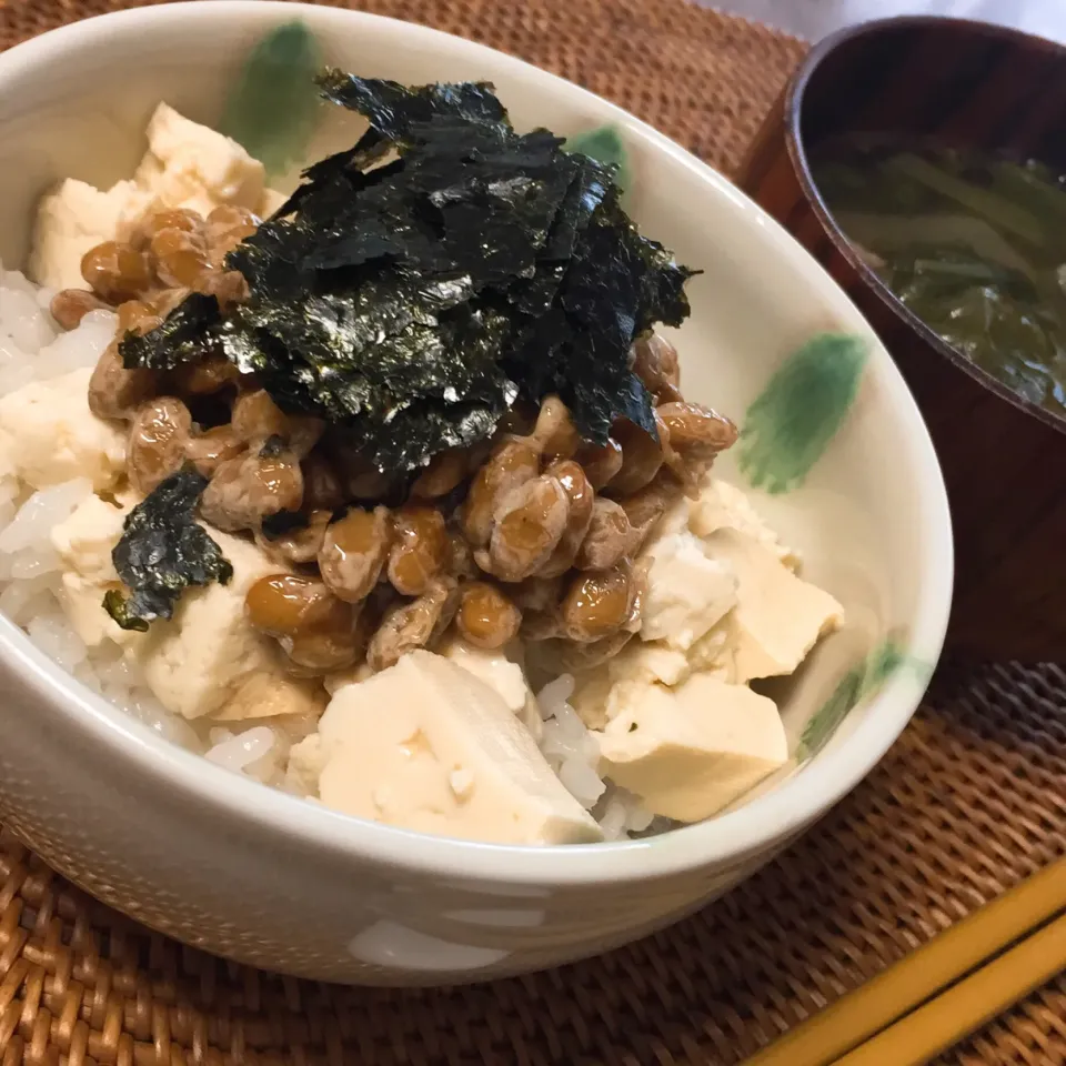 Snapdishの料理写真:納豆豆腐丼|トッチーさん