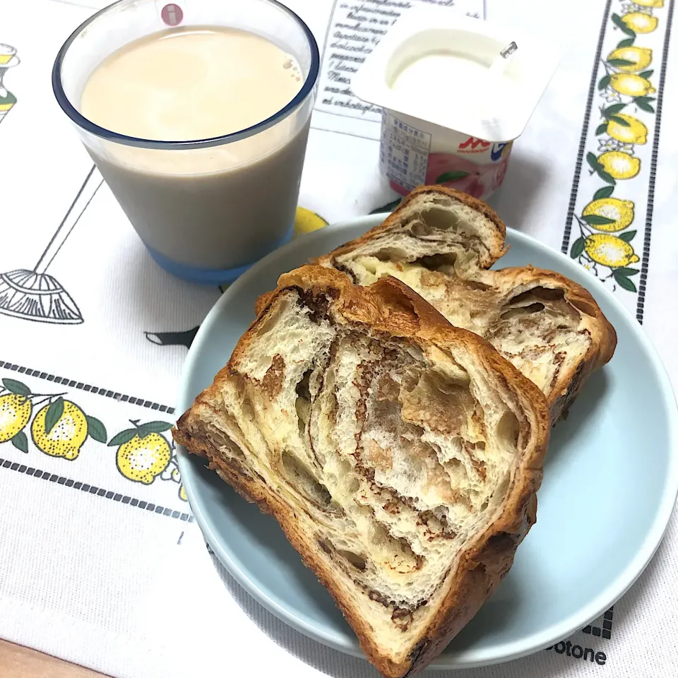 チョコパンにも合うカフェオレ♪|おまめさん