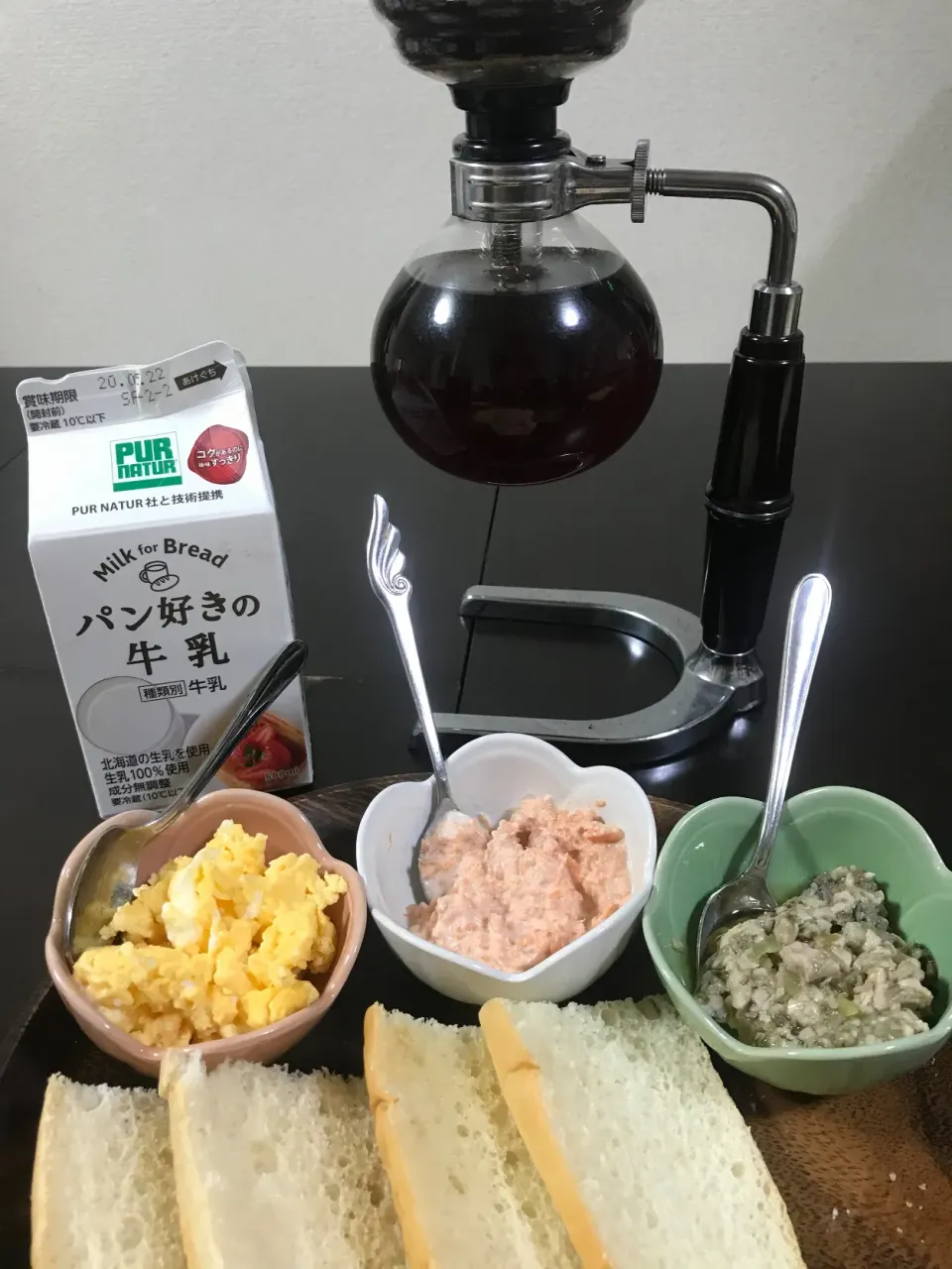 Snapdishの料理写真:パン好きの牛乳でカフェオレ|mikkoroさん