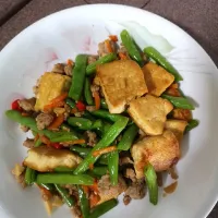 Snapdishの料理写真:Stir fried French bean with tofu, carrot and minced meat|Goh Chin Yeeさん