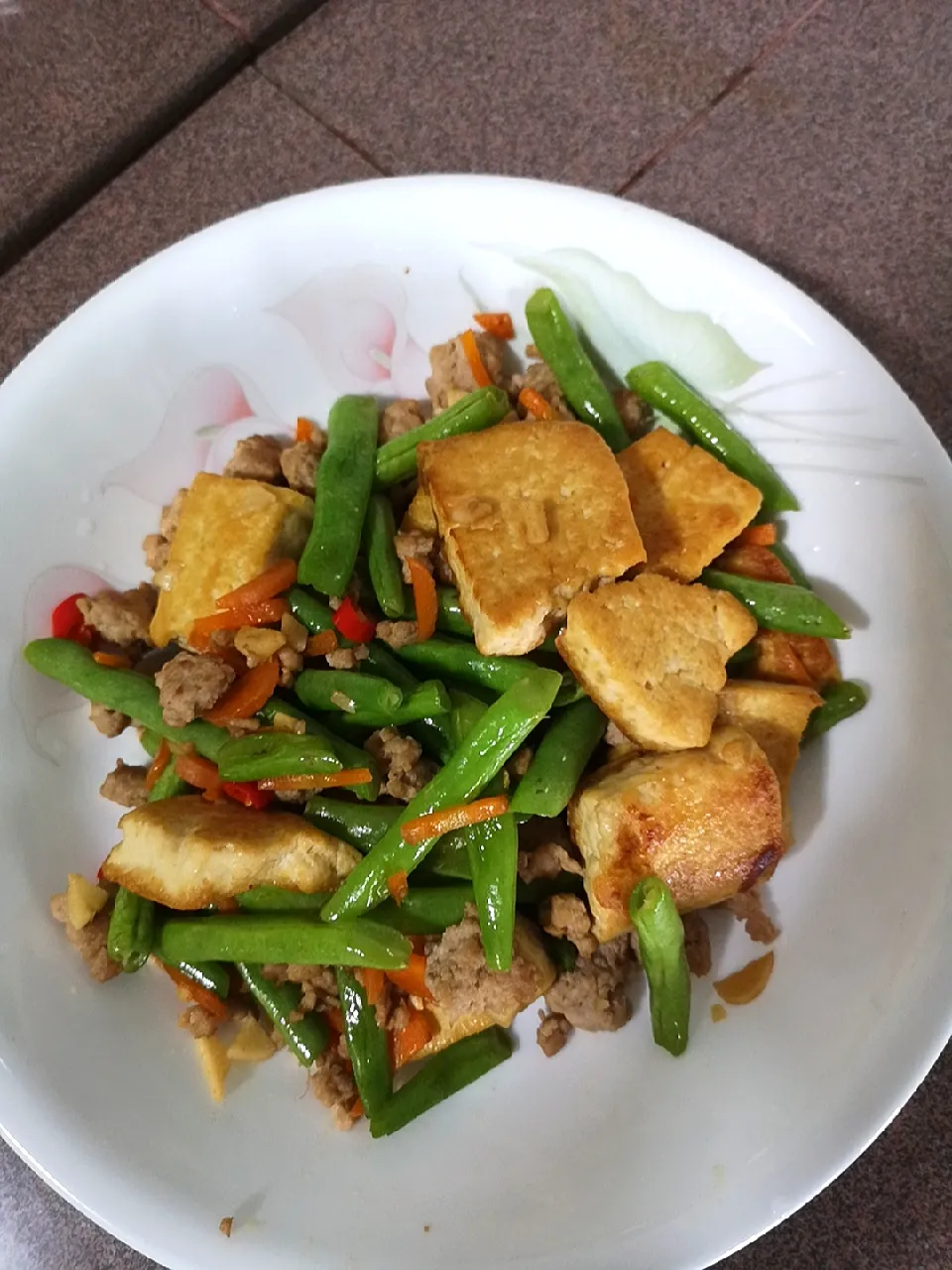 Snapdishの料理写真:Stir fried French bean with tofu, carrot and minced meat|Goh Chin Yeeさん