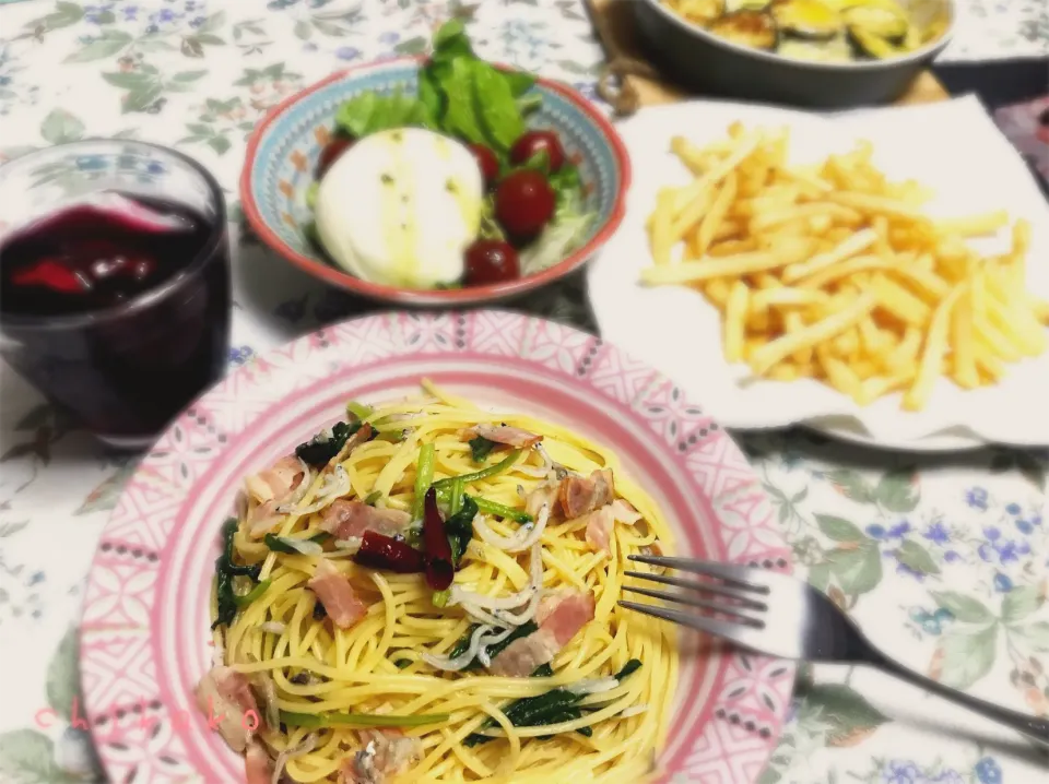 昨日の夜ご飯　ルッコラとしらすの辛口パスタ|chikakoさん