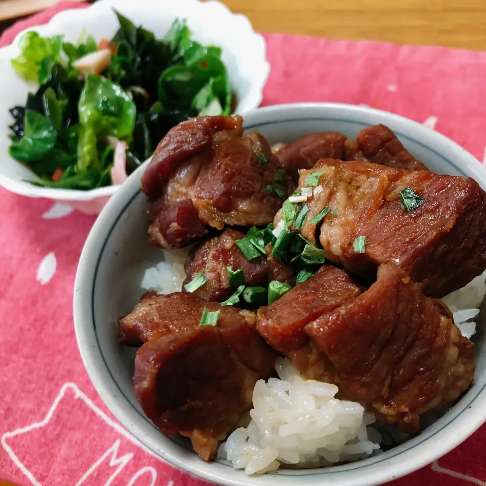 厚切り焼豚丼|安侑美のロカボ日記✈︎さん