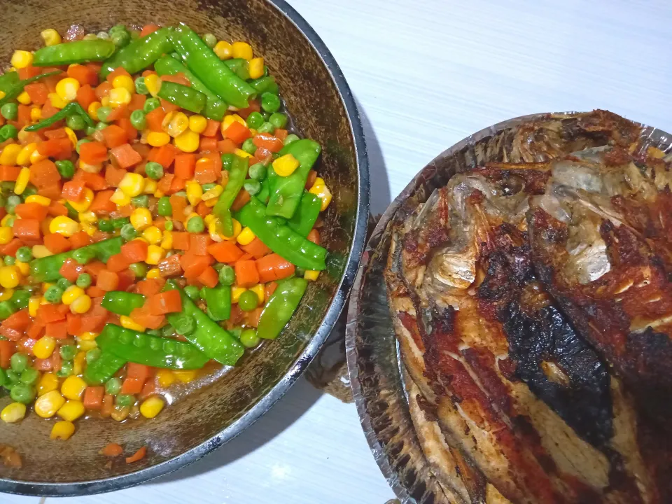 Fried fish and mixed veggies|Rina Paradiseさん