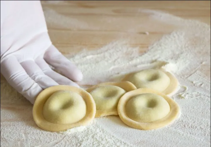 ravioli stuffed with peas!! www.incucinaconvinz.com|vinzさん