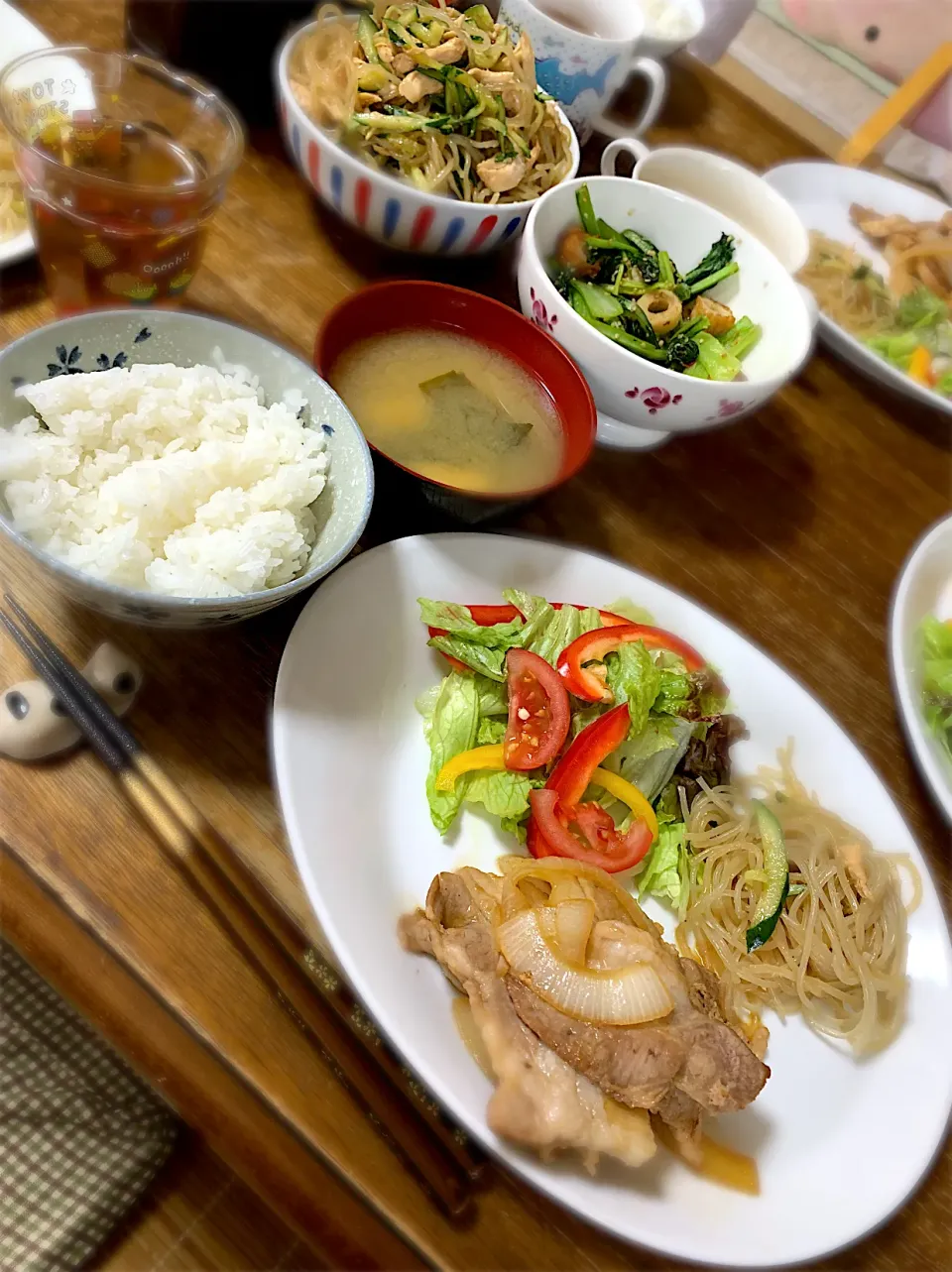 豚の生姜焼き・春雨サラダ・小松菜と竹輪のピリ辛炒め・サラダ・味噌汁・ご飯|ちびろ菌さん