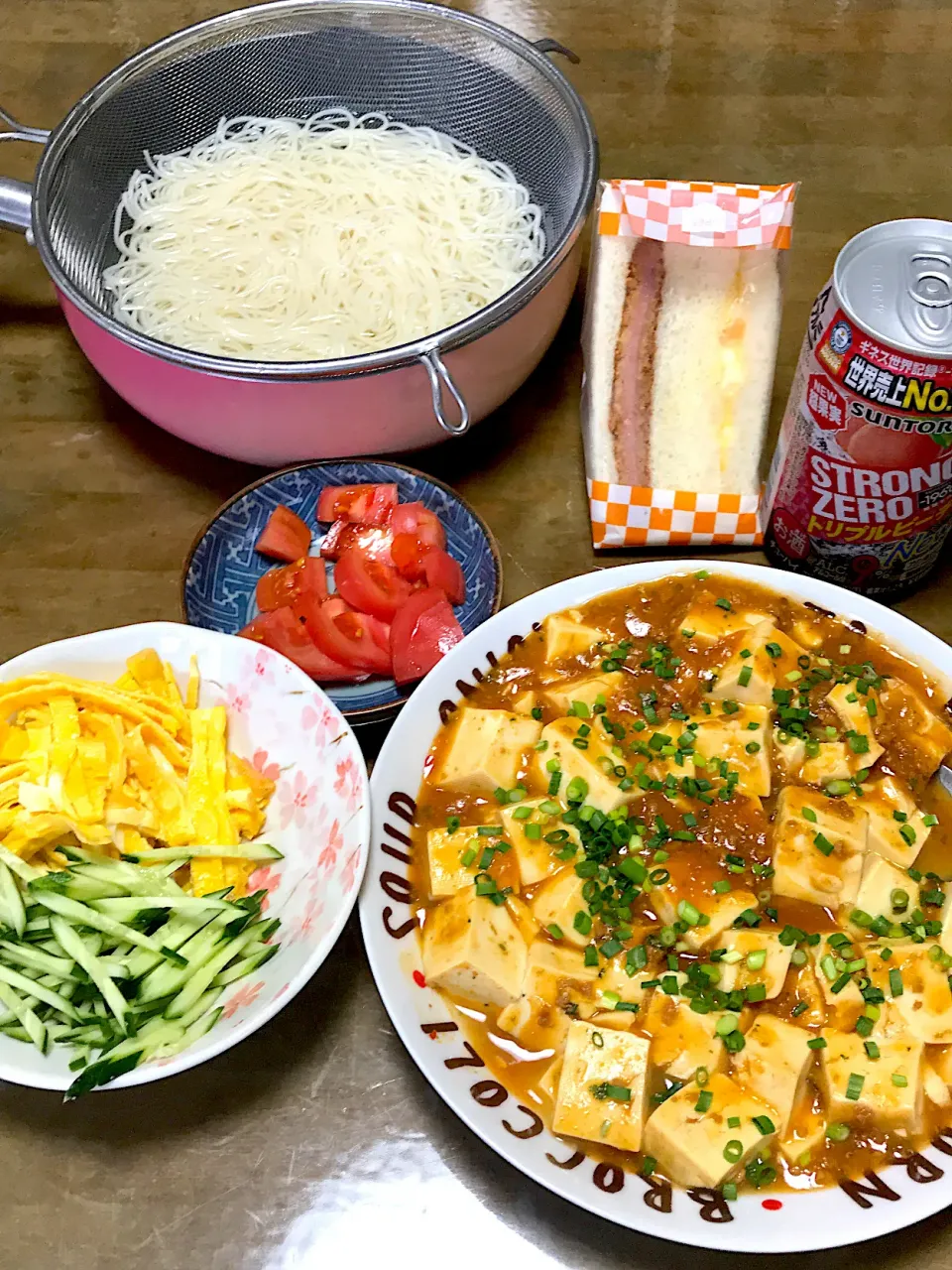 Snapdishの料理写真:麻婆豆腐、そうめんつゆ、サンドイッチ💖|Norio Fukudaさん