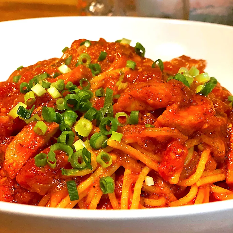 Miso & Tomato Spaghetti Pasta with Smoked Ham
Miso Paste 
Tomato Purée
Tin Tomatoes
Chopped Onions 
Garlic
Soy Sauce 
Smoked Ham 
Rich Tasting sauce with a lit|Emanuel Hayashiさん