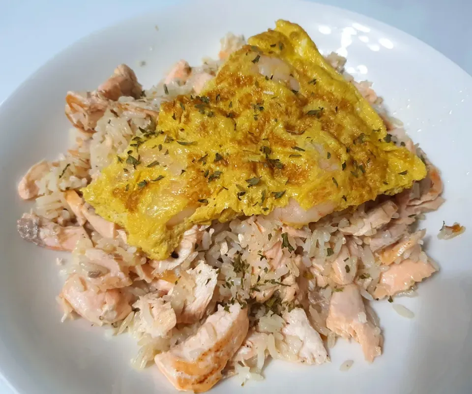 Garlic Salmon fried rice & prawn omelette🥰|🌷lynnlicious🌷さん