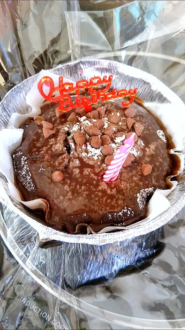 accidentally got to know a friend's father birthday. finding a quick and easy recepi, 10 min mixing, 30 min baking. here come the mini chocolate cake. finding w|bbさん