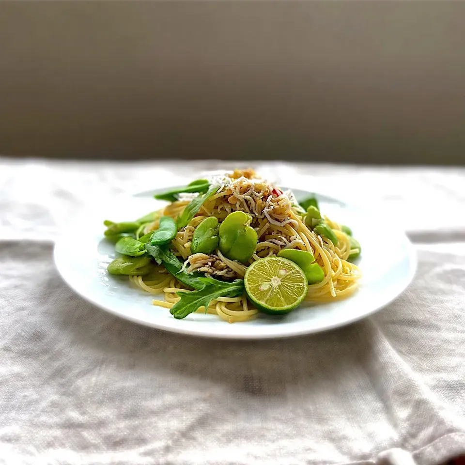 そら豆と釜揚げしらすのペペロンチーノ🌱|かおり🐰さん