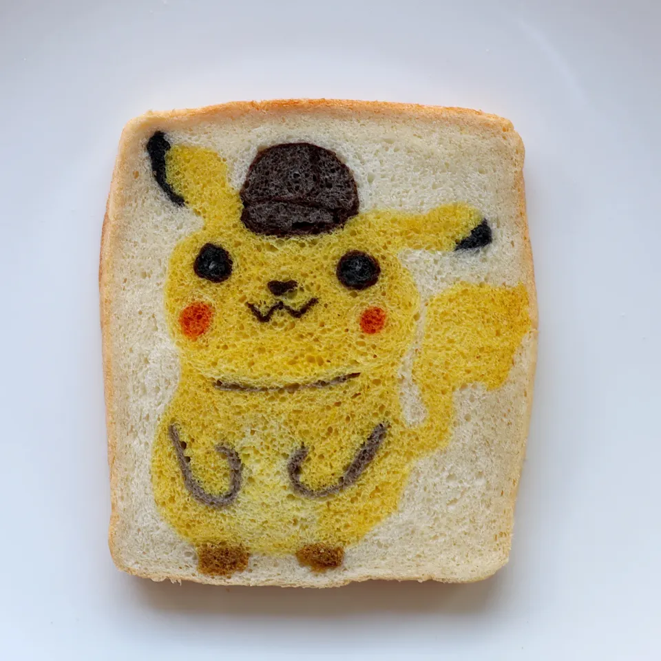 Snapdishの料理写真:名探偵ピカチュウの食パンを焼きました🍞|izuyoさん