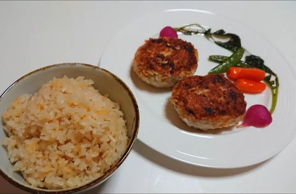 Snapdishの料理写真:チキンラーメンごはん＆ハンバーグ|1cchieさん