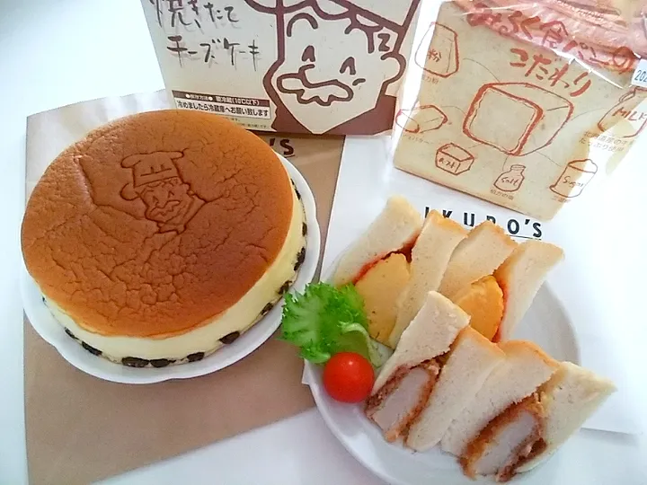 Snapdishの料理写真:🍽りくろーおじさんの
　　　　　　🧀チーズケーキ
　　　　　　🍞みるく食パン
　　　　　　🍞玉子サンド&カツサンド|tomoさん