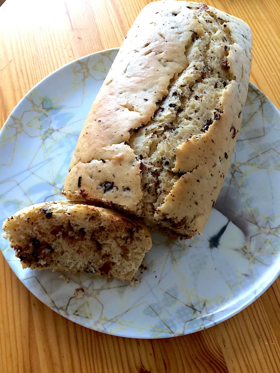 Snapdishの料理写真:Vegan yogurt cake with chocolate|MissYumYumさん