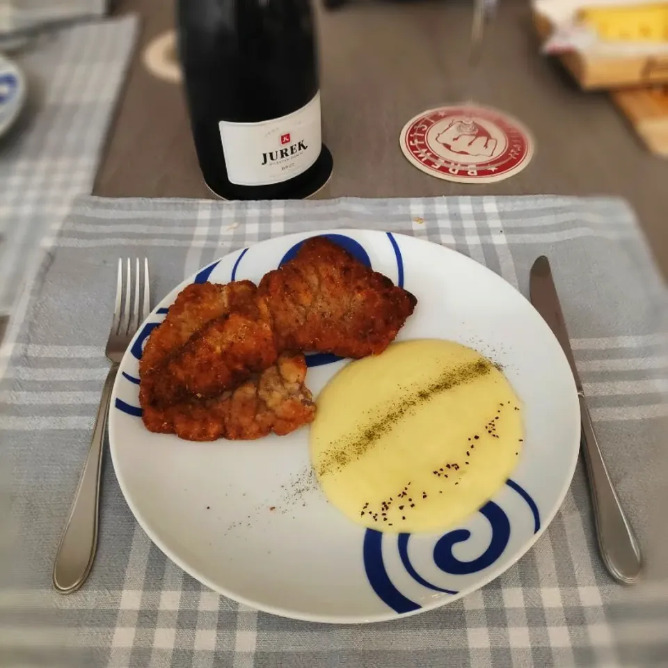 Beef milanese with mashed potatoes|Ery_05さん