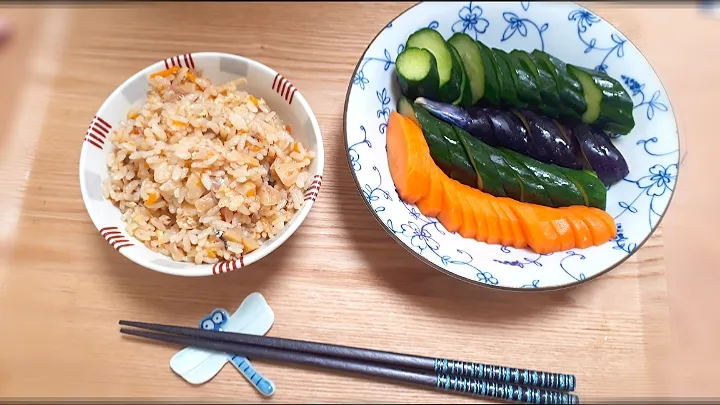 20200524夕飯
鯖の水煮缶の炊き込みご飯と糠漬け|A&Cさん