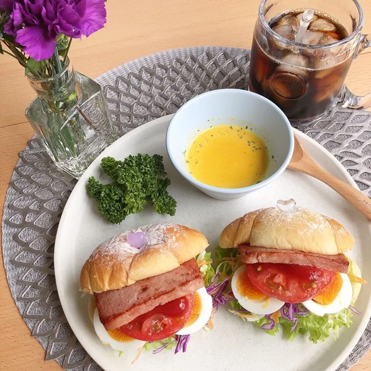 Snapdishの料理写真:5/25❤︎スパム&半熟たまごサンド 🥯冷製かぼちゃスープ付き❤︎
お弁当の残り物で|Makinsさん