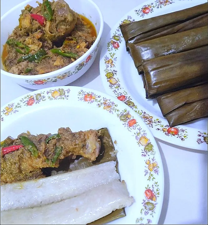 Snapdishの料理写真:Glutinous rice wrapped with Banana Leaf & Chicken Galangal|Harlina  (Malaysia)さん