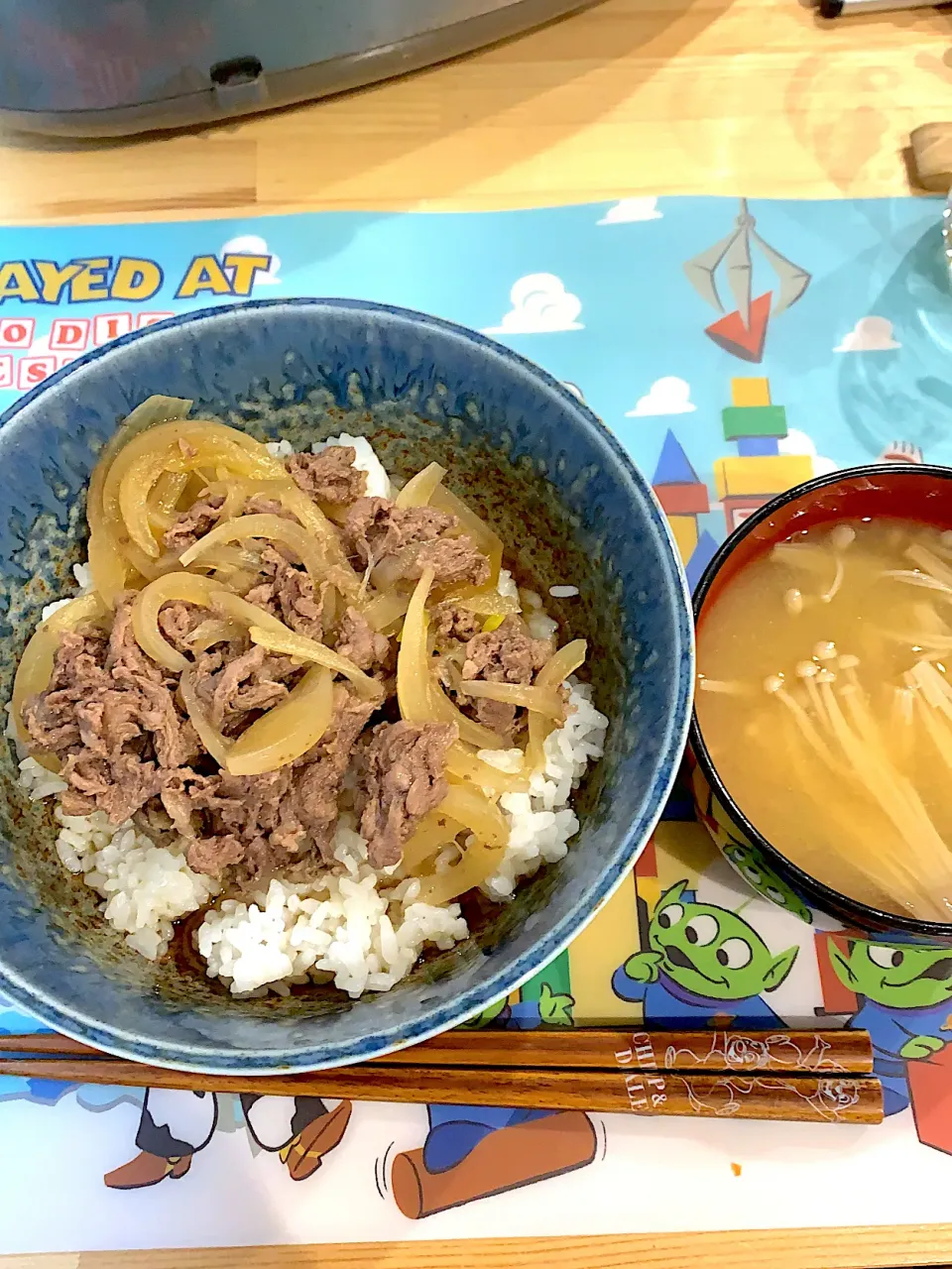 ・牛丼　・えのきのお味噌汁|ぺろたんさん