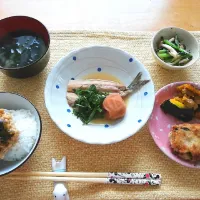 Snapdishの料理写真:いわしの梅煮、かぼちゃの肉味噌和え、卯の花のコロッケ風、ニラにんにくダレの納豆ご飯、など|こっちゃんさん