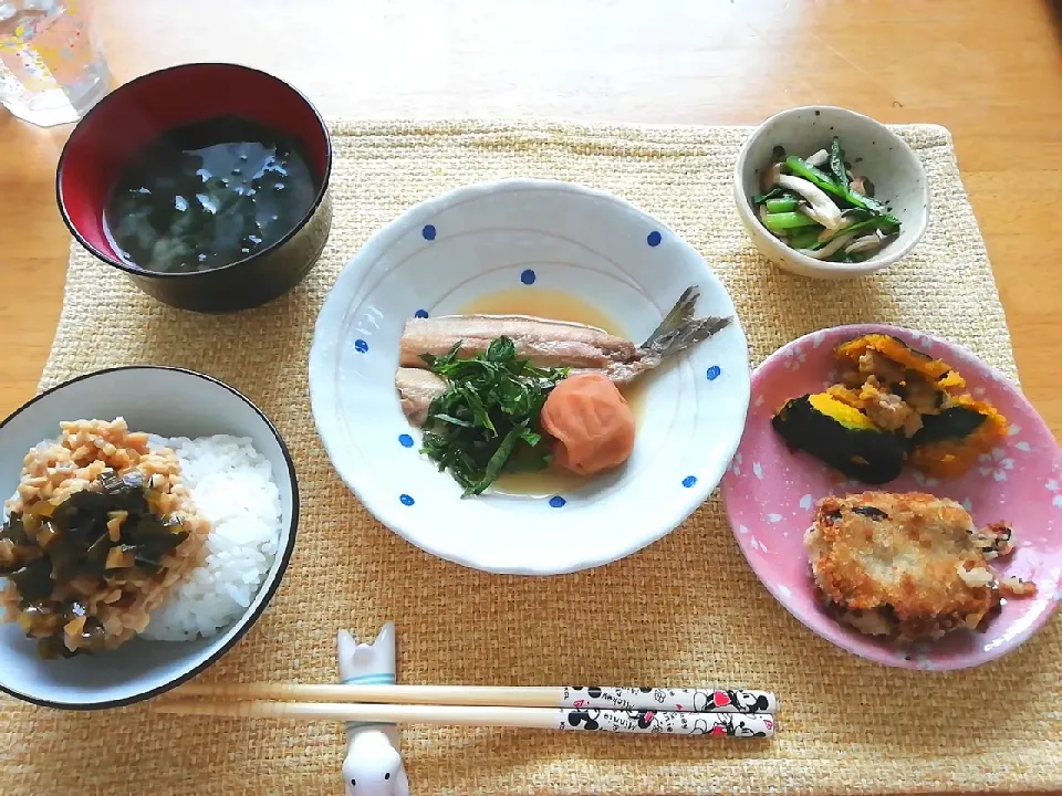 いわしの梅煮、かぼちゃの肉味噌和え、卯の花のコロッケ風、ニラにんにくダレの納豆ご飯、など|こっちゃんさん