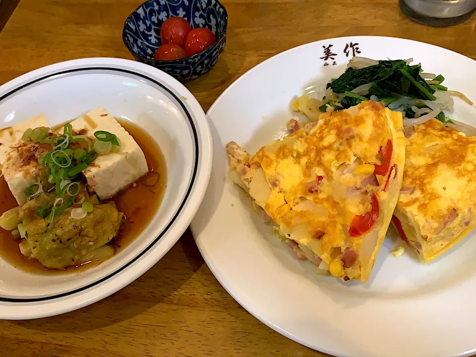 スパニッシュオムレツ　冷奴　焼き茄子　もやしのナムル　プチトマトのマリネ|は なさん