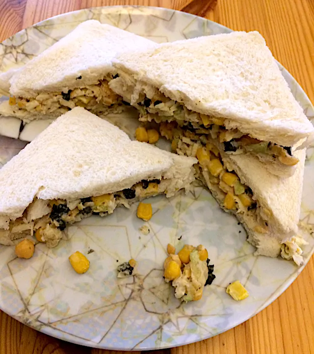 Snapdishの料理写真:Vegan “Tuna” sandwich 🥪|MissYumYumさん