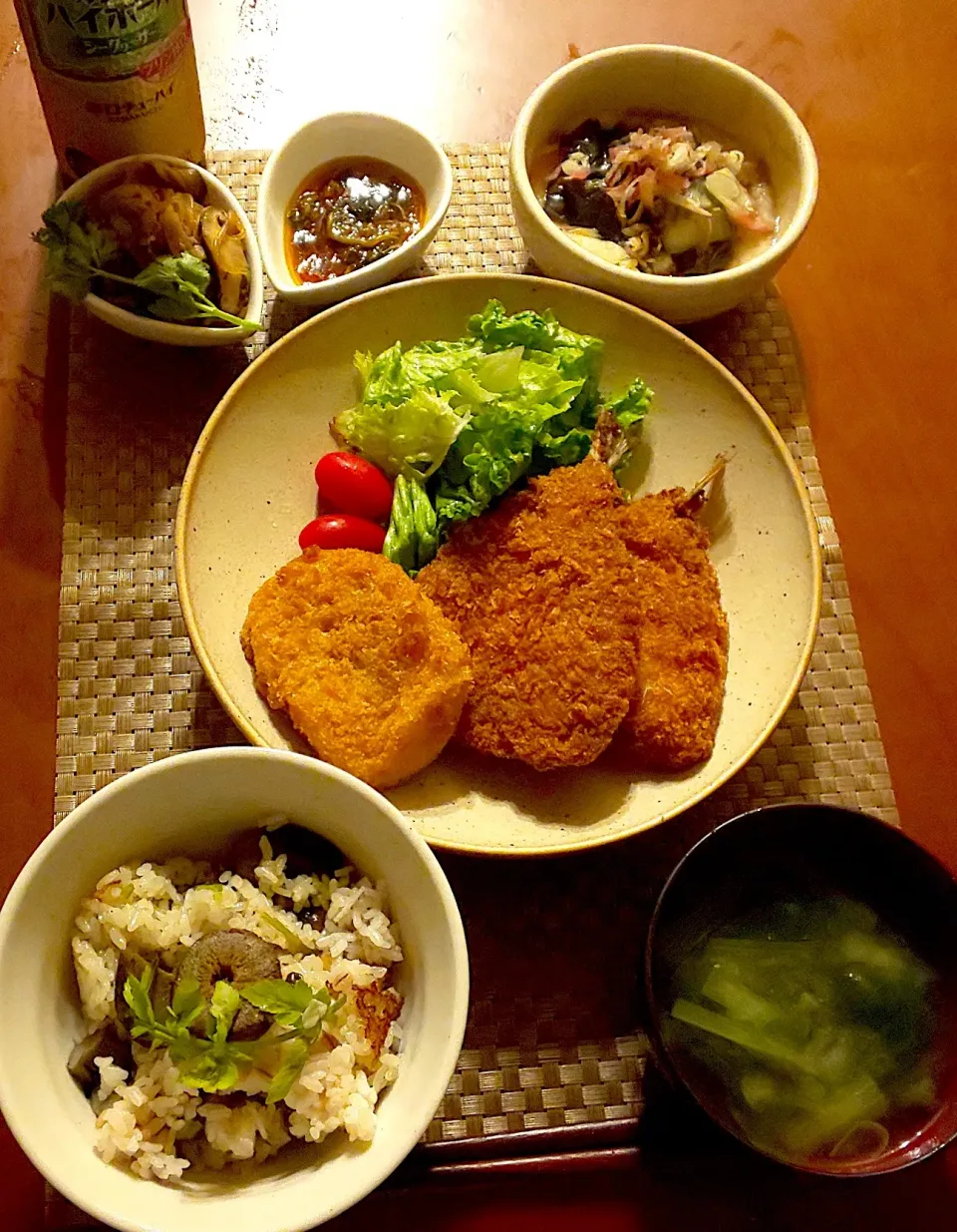 Today's dinner🍴母作白滝ﾁｬﾌﾟﾁｪ･とろろw/茄子の揚げ浸し･ｺﾛｯｹ&鯵ﾌﾗｲ･揚げｶﾚｰ大浦太牛蒡と芹の炊き込みご飯･小松菜のお味噌汁|🌈Ami🍻さん