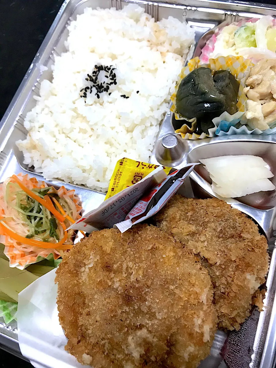 日替りお弁当　メンチカツ^ ^|saturnさん