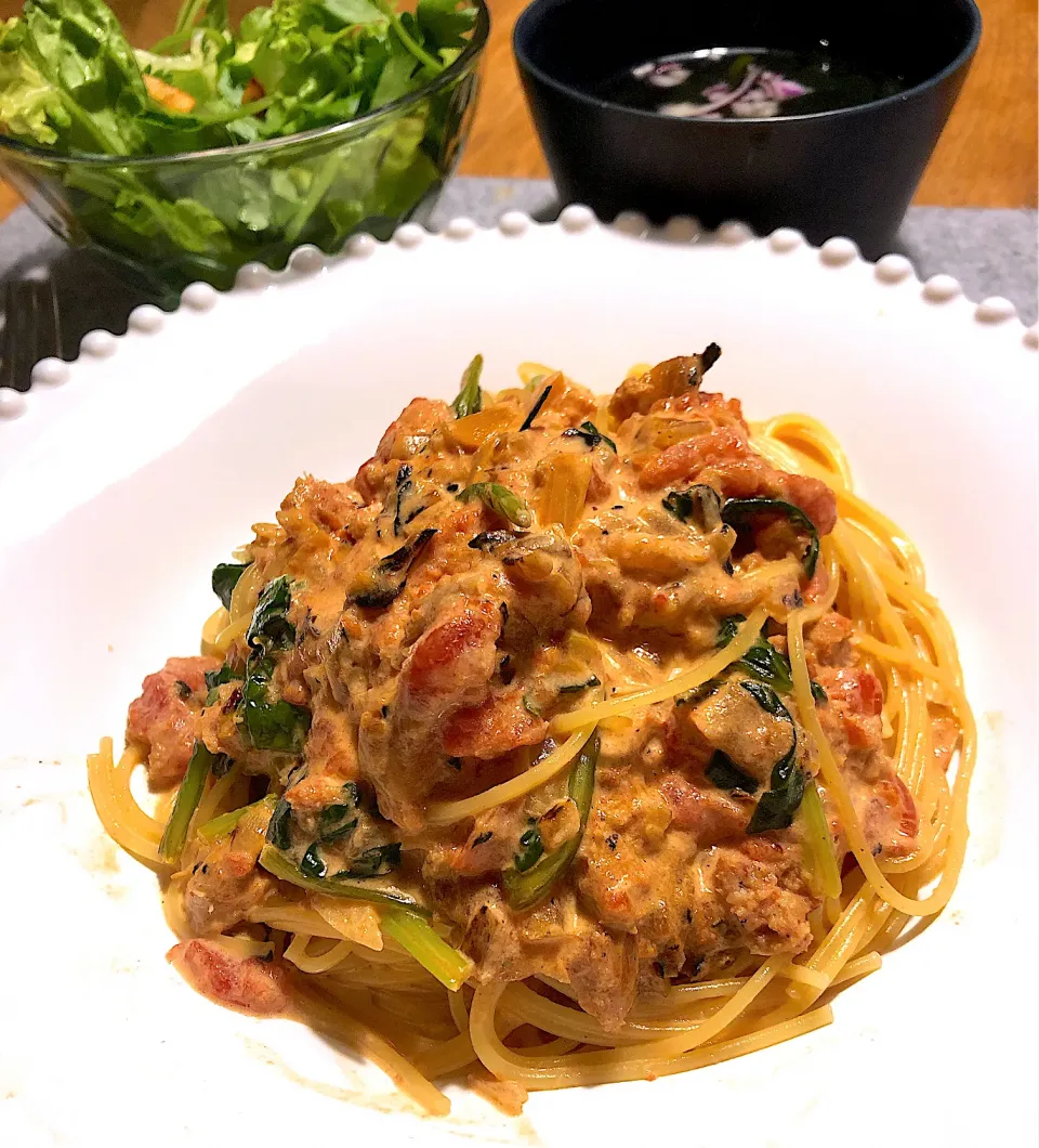 カニとトマトのクリームソースパスタ🍝|けんちんさん